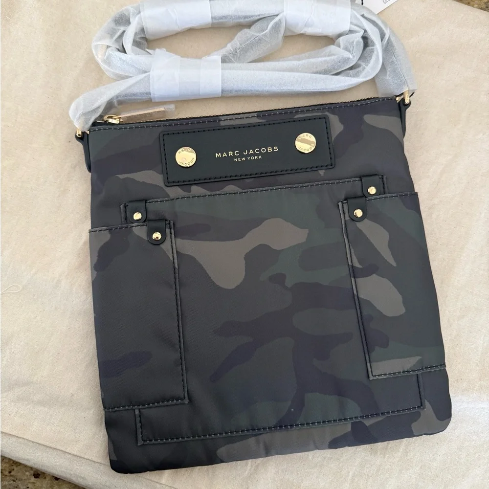 Marc Jacobs Preppy Swing Nylon Flat Crossbody Bag ~NWT~ Camo